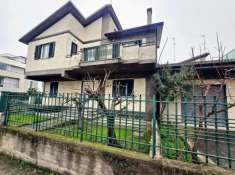 Foto VENDESI VILLETTA INDIPENDENTE CON GIARDINO, GARAGE IN VIA ALDO MORO, 34  VENOSA