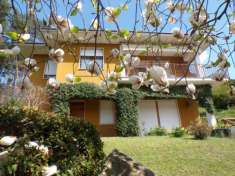 Foto Vergiate - zona alta villa con giardino