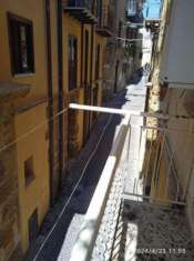 Foto Via Atenea, centro storico, trivani in buono stato