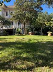 Foto Via Santa Sofia villa con giardino