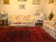 Foto VIAREGGIO CENTRO: viareggina su due livelli: pt composto da sala,soggiorno,cucina abitabile,bagno,studio,lavanderia,camera media,ripostiglio.Al primo