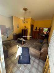 Foto VICINANZE MONTECCHIO  VENDESI CASA SINGOLA CON DUE APPARTAMENTI INDIPENDENTI AMPIA METRATURA