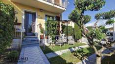 Foto VILLA A SCHIERA in Vendita, pi di 6 Locali, 120 mq, PESCIA