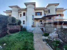 Foto Villa a schiera in Vendita, pi di 6 Locali, 240 mq (Sant'Egidi