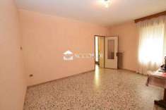 Foto VILLA A SCHIERA in Vendita, pi di 6 Locali, 250 mq, VOLPAGO DEL