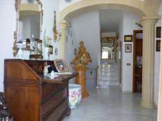 Foto Villa a schiera in Vendita, pi di 6 Locali, 3 Camere, 135 mq (V