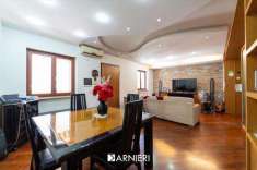 Foto Villa a schiera in Vendita, pi� di 6 Locali, 3 Camere, 140 mq (L