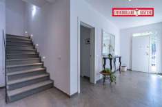 Foto Villa a schiera in Vendita, pi di 6 Locali, 4 Camere, 200 mq (P