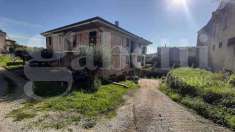 Foto Villa a schiera in Vendita, pi di 6 Locali, 443 mq (Teano)