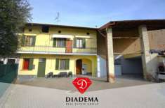 Foto Villa a schiera in vendita a Albizzate - 7 locali 256mq