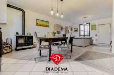 Foto Villa a schiera in vendita a Besnate - 4 locali 210mq