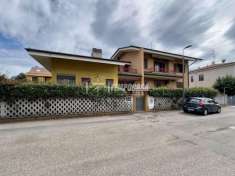 Foto Villa a schiera in vendita a Bollate