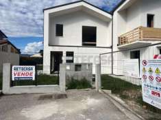 Foto Villa a schiera in vendita a Carmignano Di Brenta - 6 locali 215mq