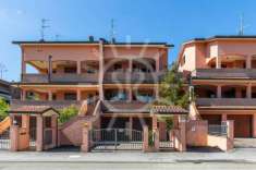 Foto Villa a schiera in vendita a Castel San Pietro Terme - 5 locali 447mq