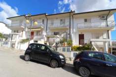 Foto Villa a schiera in vendita a Colli Del Tronto