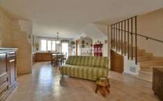 Foto Villa a schiera in vendita a Colli Del Tronto