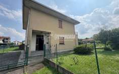 Foto Villa a schiera in vendita a Cucciago