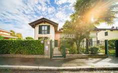 Foto Villa a schiera in vendita a Daverio