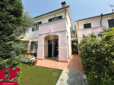 Foto Villa a schiera in vendita a Imperia