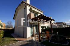Foto Villa a schiera in vendita a Jesolo - 5 locali 150mq