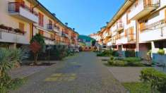 Foto Villa a schiera in vendita a Locate Di Triulzi