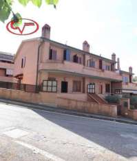 Foto Villa a schiera in vendita a Montevarchi