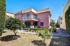 Foto Villa a schiera in vendita a Napoli
