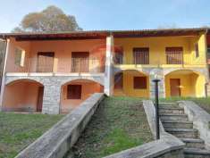 Foto Villa a schiera in vendita a Nebbiuno - 5 locali 145mq