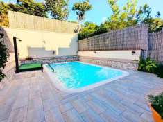 Foto Villa a schiera in vendita a Pozzuoli