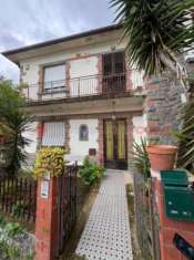 Foto Villa a schiera in vendita a Quarrata - 5 locali 180mq