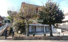 Foto Villa a schiera in vendita a Recanati