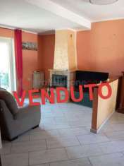 Foto Villa a schiera in vendita a Rocca Di Botte