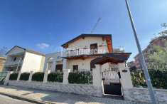 Foto Villa a schiera in vendita a Rozzano