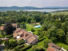 Foto Villa a schiera in vendita a Varese