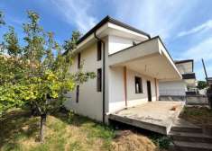 Foto VILLA ALLO STATO GREZZO CON AMPIO GIARDINO CIRCOSTANTE - MONDRAGONE RIF.V3162