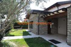 Foto VILLA BIFAMIGLIARE CON PISCINA