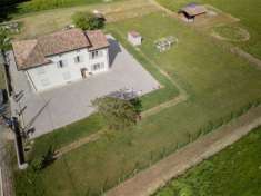 Foto Villa Bifamiliare con giardino 5000 mq a Fidenza