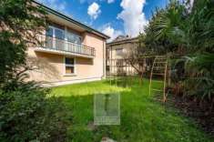 Foto VILLA BIFAMILIARE CON PARCO DI 770 MQ IN CENTRO CALOLZIO