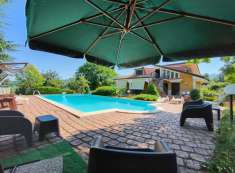 Foto Villa Bifamiliare con Piscina e Ampio Giardino � A 1 Km dal Centro di Atripalda