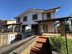 Foto Villa bifamiliare in Vendita, 160 mq (Civita Castellana)