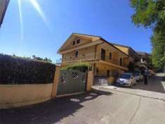 Foto Villa Bifamiliare in Vendita, 5 Locali, 200 mq, Frosinone