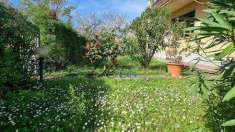 Foto Villa Bifamiliare in Vendita, pi di 6 Locali, 130 mq, Lucca (Sa