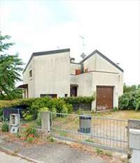 Foto Villa Bifamiliare in Vendita, pi di 6 Locali, 133 mq, Viadana