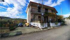 Foto Villa Bifamiliare in Vendita, pi di 6 Locali, 180 mq, Monte San