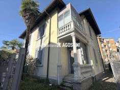 Foto Villa bifamiliare in Vendita, pi di 6 Locali, 2 Camere, 160 mq