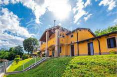 Foto Villa Bifamiliare in Vendita, pi di 6 Locali, 220 mq, Medesano