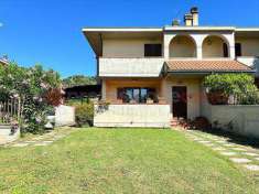 Foto Villa bifamiliare in Vendita, pi di 6 Locali, 222 mq (Arezzo)