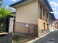 Foto Villa Bifamiliare in Vendita, pi di 6 Locali, 230 mq, Golasecca