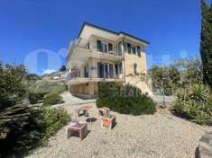 Foto Villa bifamiliare in Vendita, pi di 6 Locali, 240 mq (Costarain