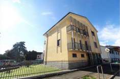 Foto Villa Bifamiliare in Vendita, pi di 6 Locali, 240 mq, Novara (S